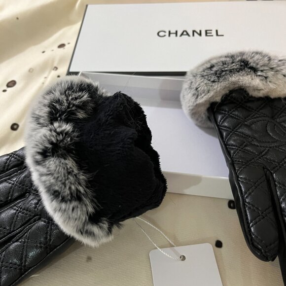 Chanel Quilted Fur Gloves - Picture 7 of 7